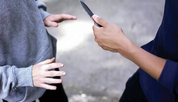 لحظه تلخ  زورگیری از یک مادر و کودک در شرق تهران / فیلم