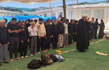 حضور وزیر امور خارجه ایران در نماز جماعت یکی از مواکب طریق کربلا + عکس