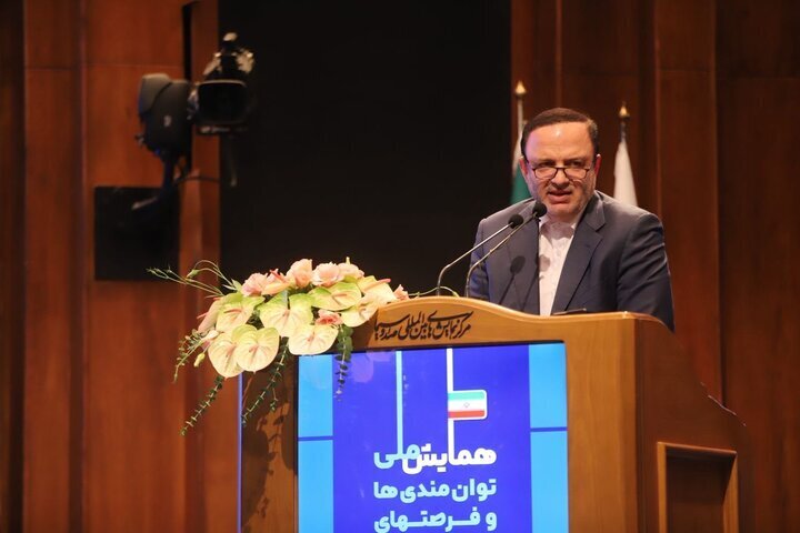 مسرور، دبیر شورای‌عالی مناطق آزاد: مناطق آزاد باید به معنای واقعی آزاد باشند تا بتوانند نقش خود را در اقتصاد ایفا کنند