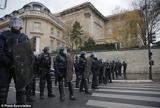 فرانسوی‌ها کوتاه نمی‌آیند/درگیری پلیس با مردم در پاریس