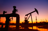 ابهام در بازار جهانی نفت / قیمت نفت پایین‌تر می‌آید؟