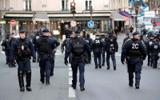 پلیس فرانسه  به تبعیت از جلیقه زردها اعتصاب  کردند