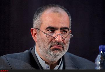 از نظر   روحانی، ایران تنها یک سیاست خارجی و یک وزیر امورخارجه دارد