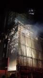 یک مجتمع تجاری در غرب تهران   در  آتش می‌سوزد/ساختمان‌های مجاور همه در خطر هستند