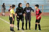 برای اولین بار در ایران ؛ داوران زن بازی فوتبال پسران را سوت زدند