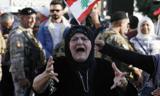 لبنان گرفتار خشم معترضان / همه راه‌های اصلی بسته شد