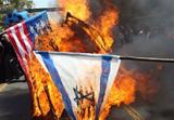 معترضان لبنانی پرچم آمریکا را به آتش کشیدند