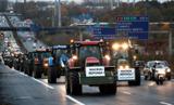 تراکتورها پاریس را قفل کردند/ ادامه نارضایتی کشاورزان فرانسوی از مکرون