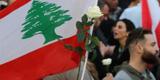زنان بیروتی با شاخه گلی در دست+عکس