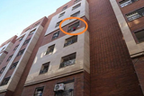 نجات کودک قمی در حال سقوط از طبقه پنجم+عکس