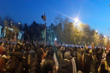 حال و هوای تهران ساعتی قبل  از آغاز رسمی مراسم تشییع سردار سلیمانی /خیابان‌های اطراف دانشگاه تهران مملو از جمعیت
