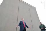 ترامپ نام خود را روی  دیوار مرزی مکزیک گذاشت