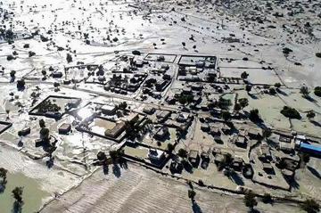 محاصر ه پانصد روستای بلوچ در سیل +فیلم