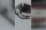 فیلمی وحشتناک از گیر کردن ماشین‌ها در برف در جاده رشت!