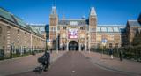 موزه آمستردام تابلویی برای گرامیداشت یاد قربانیان کرونا به نمایش گذاشت + عکس