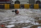 بارش سیل آسای باران در هند در روزهای کرونایی/تصاویر