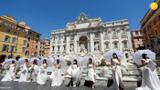 تجمع اعتراض آمیز عروس های ایتالیایی زیر سایه کرونا در رم/تصاویر