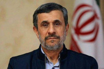 احمدی نژاد التماس می‌کند که با رهبری ملاقات کند